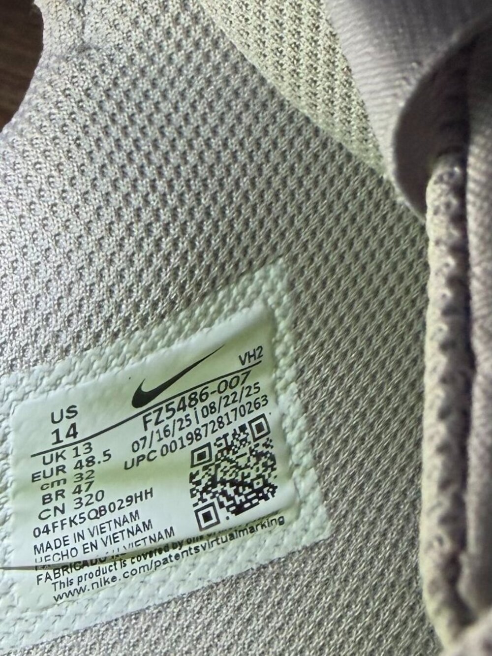 Nike Air Max Excee Atmosphere Grey Neon Yellow Men’s Size 14 - Picture 7 of 8
